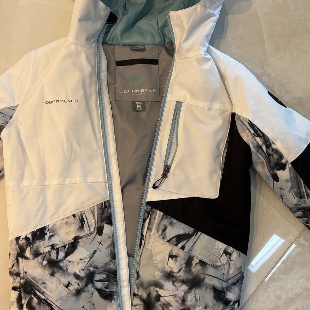 Obermeyer White and Black Abstract Jacket
